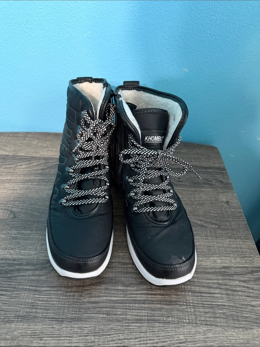 KHOMBU Black Lace-Up Winter Boots with White Soles
